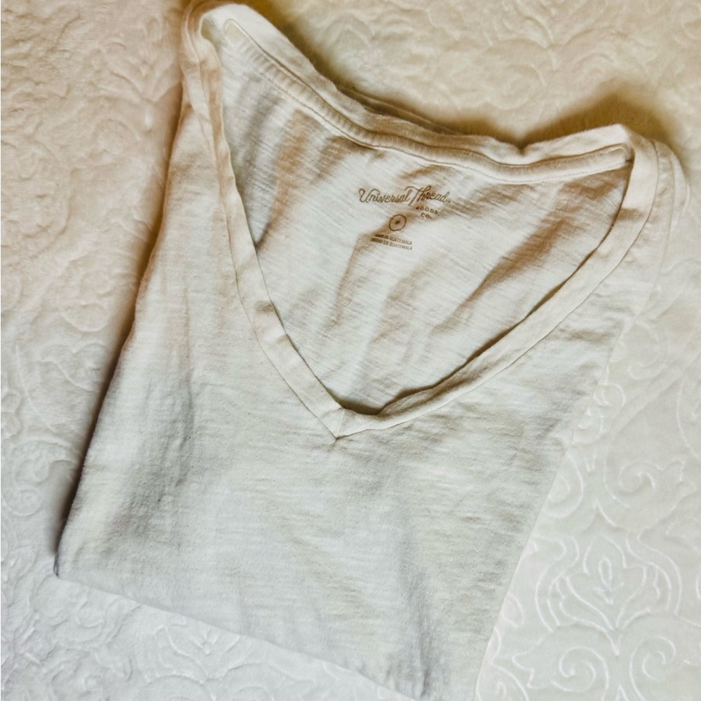 Universal Thread White V-Neck Medium Short Sleeve T-Shirt